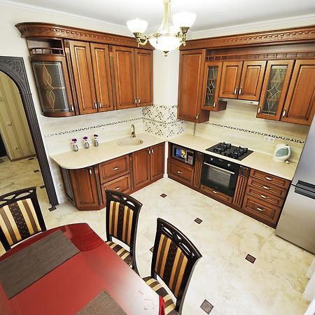 Apartment On Knyagini Olga Street 리비프 외부 사진